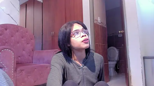 Snapshot of evelyn_wine chatting on November 20, 2025, 6:18 pm evelyn wine online show from November 20, 2025, 6:18 pm