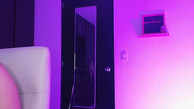 TinaJonnes  online show from May 31, 2026, 1:03 am