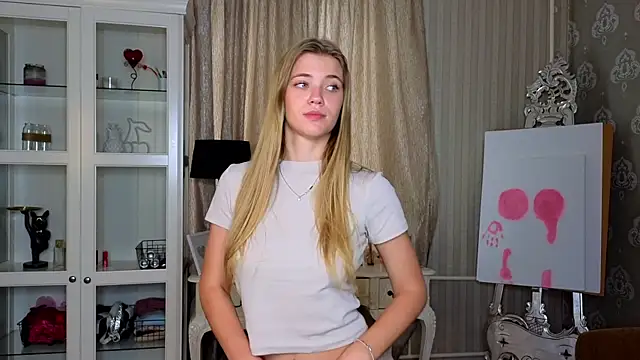 Snapshot of AnneFoxy chatting on October 17, 2025, 7:22 am AnneFoxy online show from October 17, 2025, 7:22 am