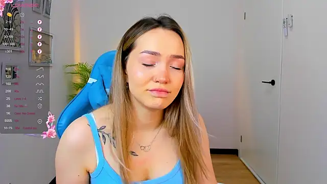 Snapshot of Evia_r0se chatting on December 19, 2024, 11:29 am Evia r0se online show from December 19, 2024, 11:29 am