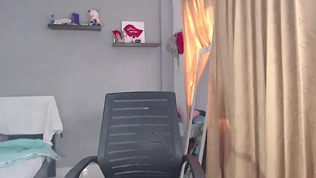 SusanLeroy online show from December 21, 2025, 10:17 pm