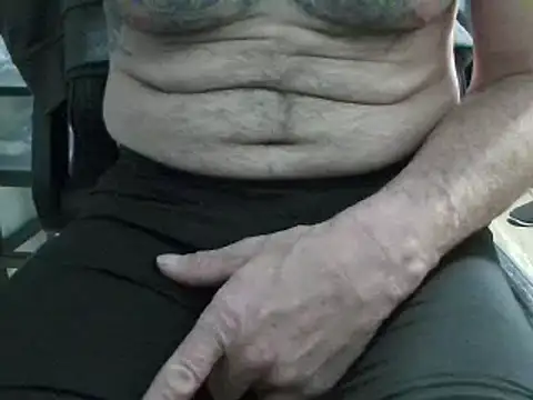 Snapshot of overaveragefreak4you chatting on December 15, 2024, 10:07 am overaveragefreak4you online show from December 15, 2024, 10:07 am