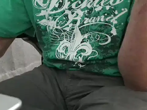 Snapshot of overaveragefreak4you chatting on December 24, 2024, 6:33 am overaveragefreak4you online show from December 24, 2024, 6:33 am