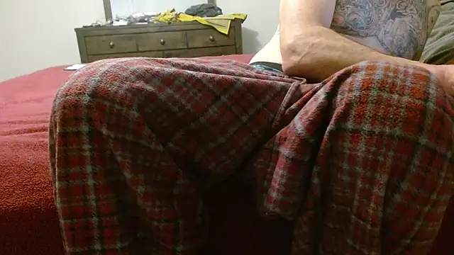 Snapshot of overaveragefreak4you chatting on February 20, 2025, 5:01 am overaveragefreak4you online show from February 20, 2025, 5:01 am