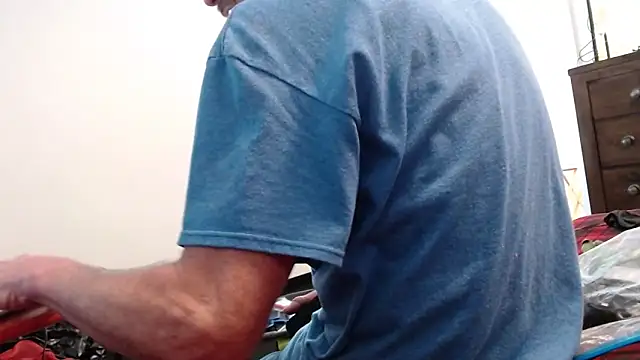 Snapshot of overaveragefreak4you chatting on March 7, 2025, 9:27 pm overaveragefreak4you online show from March 7, 2025, 9:27 pm