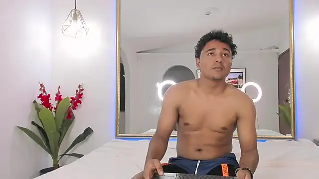 Snapshot of mia_and_masterboy chatting on December 10, 2024, 2:59 am mia and masterboy online show from December 10, 2024, 2:59 am