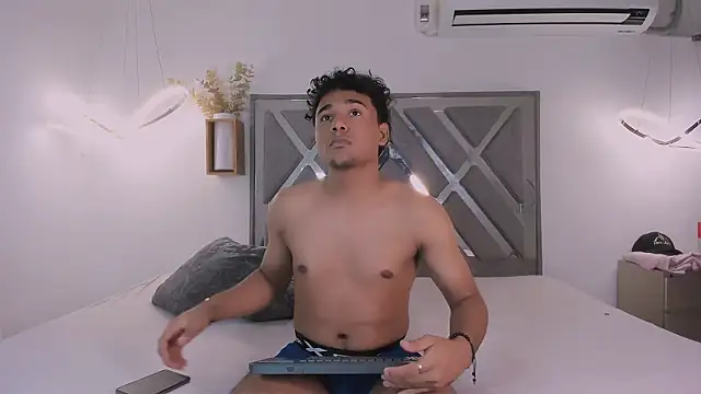 Snapshot of mia_and_masterboy chatting on October 2, 2025, 8:10 am mia and masterboy online show from October 2, 2025, 8:10 am