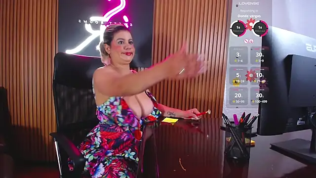 Snapshot of Candy_sr chatting on February 25, 2025, 3:38 pm Candy sr online show from February 25, 2025, 3:38 pm