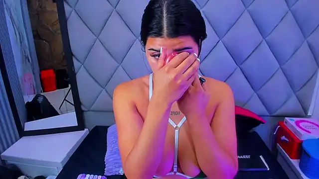 venusowen  online show from December 21, 2025, 11:50 am