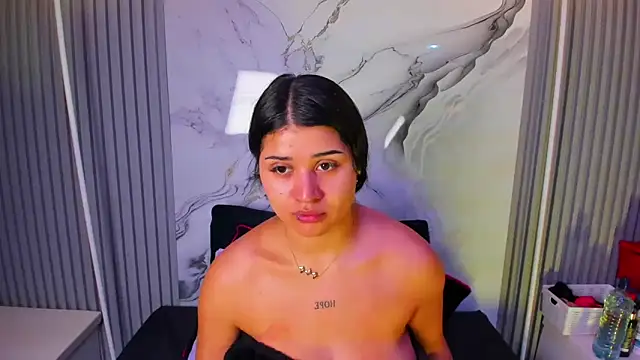 Snapshot of venusowen_ chatting on May 15, 2026, 1:40 pm venusowen online show from May 15, 2026, 1:40 pm