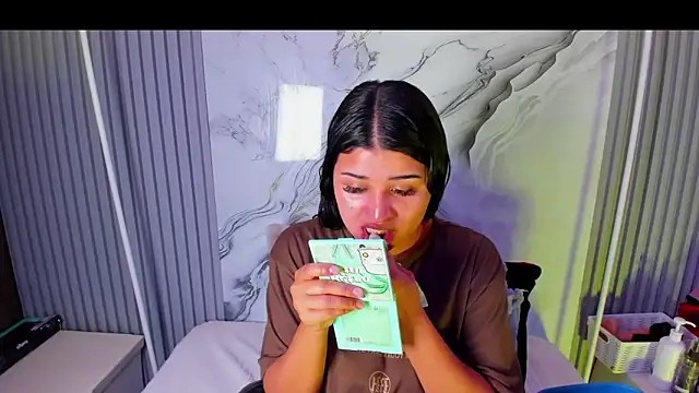 Snapshot of venusowen_ chatting on June 1, 2026, 1:46 pm venusowen online show from June 1, 2026, 1:46 pm