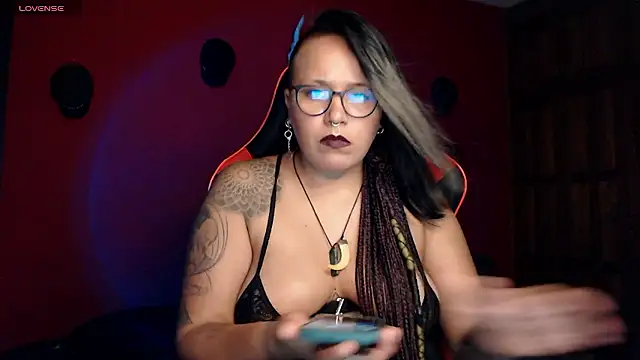 Snapshot of LilithSharon chatting on December 3, 2024, 12:02 am LilithSharon online show from December 3, 2024, 12:02 am