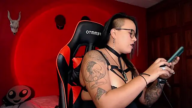 Snapshot of LilithSharon chatting on December 18, 2024, 8:25 pm LilithSharon online show from December 18, 2024, 8:25 pm