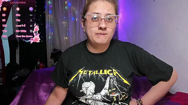 Snapshot of AnnieBigBoobs chatting on February 7, 2025, 10:20 pm AnnieBigBoobs online show from February 7, 2025, 10:20 pm