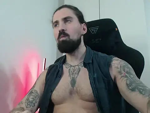 MateoHunk online show from December 4, 2025, 2:04 pm