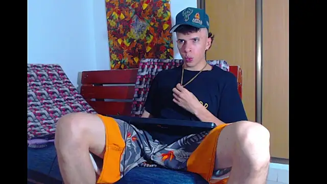 Snapshot of Keeny16 chatting on December 15, 2024, 9:53 pm Keeny16 online show from December 15, 2024, 9:53 pm