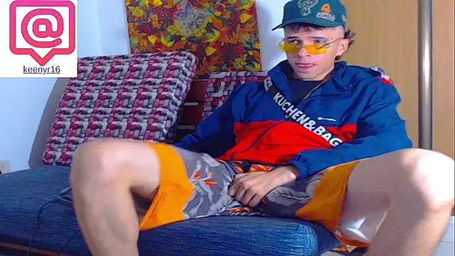 Snapshot of Keeny16 chatting on December 16, 2024, 2:49 pm Keeny16 online show from December 16, 2024, 2:49 pm