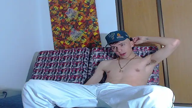 Snapshot of Keeny16 chatting on December 17, 2024, 4:45 am Keeny16 online show from December 17, 2024, 4:45 am