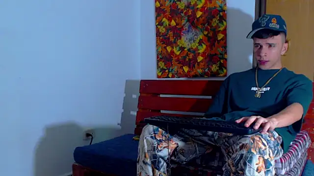 Snapshot of Keeny16 chatting on January 5, 2025, 4:25 am Keeny16 online show from January 5, 2025, 4:25 am