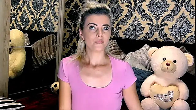 Snapshot of Aly_girl1 chatting on December 11, 2024, 10:14 am Aly girl1 online show from December 11, 2024, 10:14 am