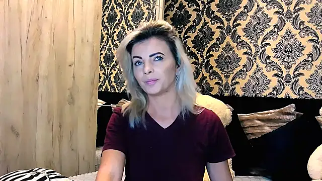 Snapshot of Aly_girl1 chatting on January 18, 2025, 11:43 am Aly girl1 online show from January 18, 2025, 11:43 am