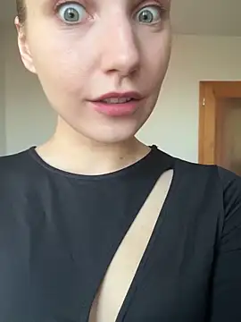 Snapshot of Sofia_Poly chatting on February 22, 2025, 9:37 pm Sofia Poly online show from February 22, 2025, 9:37 pm