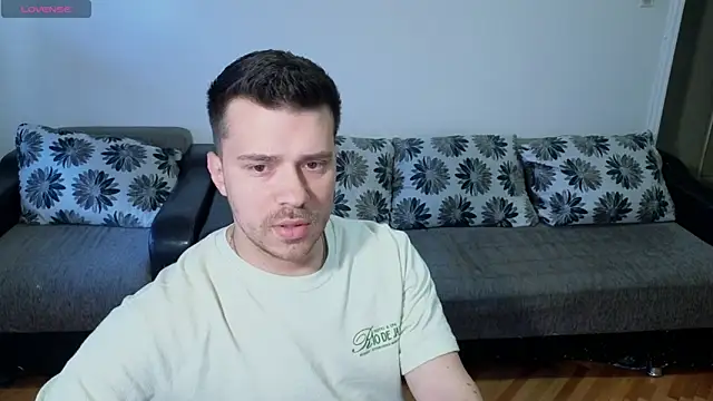 JohnnyStepBro online show from May 3, 2026, 3:18 pm