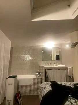 Snapshot of MaxVain chatting on November 19, 2025, 8:42 pm MaxVain online show from November 19, 2025, 8:42 pm