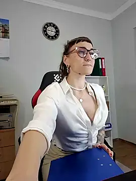 FoxRineHelen online show from February 10, 2025, 2:16 pm