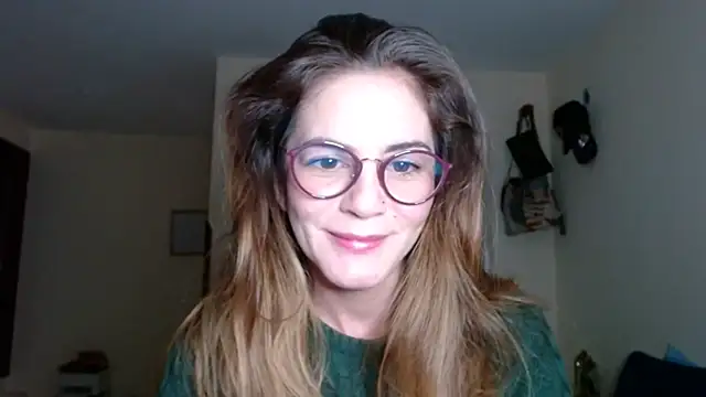 Snapshot of Hanny_24 chatting on December 16, 2024, 9:14 am Hanny 24 online show from December 16, 2024, 9:14 am