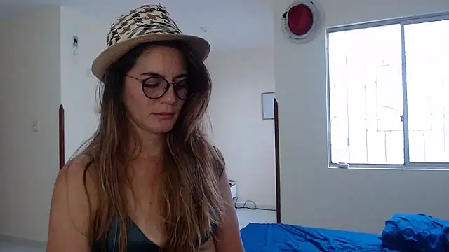 Snapshot of Hanny_24 chatting on December 16, 2024, 12:16 pm Hanny 24 online show from December 16, 2024, 12:16 pm