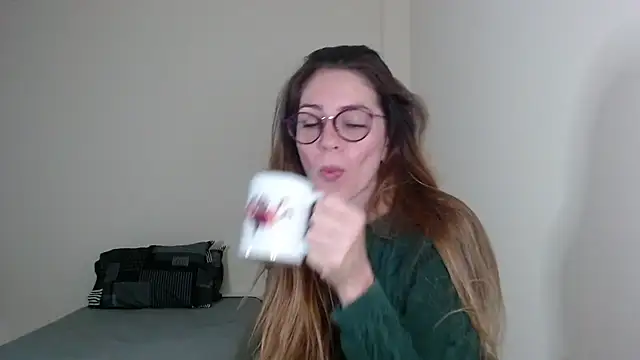 Snapshot of Hanny_24 chatting on January 7, 2025, 9:40 am Hanny 24 online show from January 7, 2025, 9:40 am