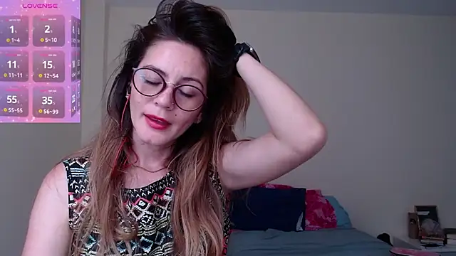 Snapshot of Hanny_24 chatting on February 11, 2025, 8:10 pm Hanny 24 online show from February 11, 2025, 8:10 pm