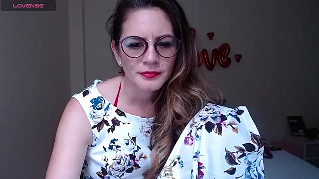 Snapshot of Hanny_24 chatting on February 14, 2025, 3:36 pm Hanny 24 online show from February 14, 2025, 3:36 pm