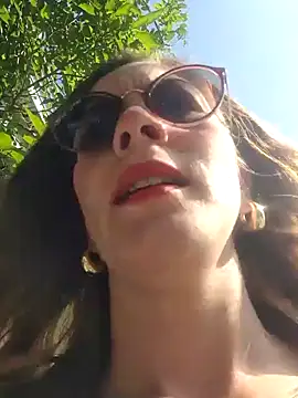 Snapshot of Hanny_24 chatting on February 21, 2025, 2:06 pm Hanny 24 online show from February 21, 2025, 2:06 pm