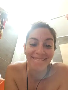 Snapshot of Hanny_24 chatting on February 25, 2025, 1:17 pm Hanny 24 online show from February 25, 2025, 1:17 pm