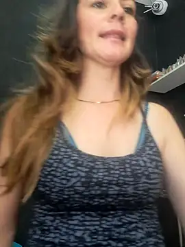 Snapshot of Hanny_24 chatting on September 21, 2025, 2:19 pm Hanny 24 online show from September 21, 2025, 2:19 pm