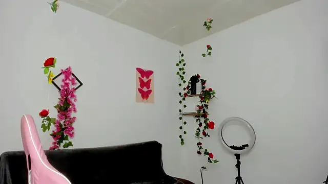 Emic  online show from February 10, 2025, 2:48 pm