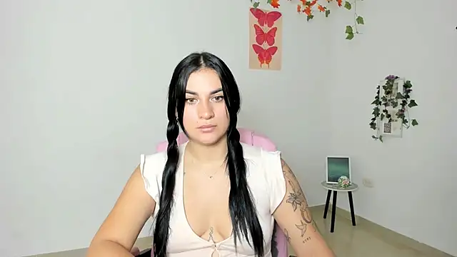 Snapshot of Emic_ chatting on May 13, 2026, 2:03 pm Emic online show from May 13, 2026, 2:03 pm