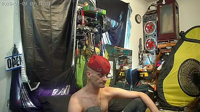 Snapshot of slinginbigD chatting on March 9, 2025, 3:38 pm slinginbigD online show from March 9, 2025, 3:38 pm