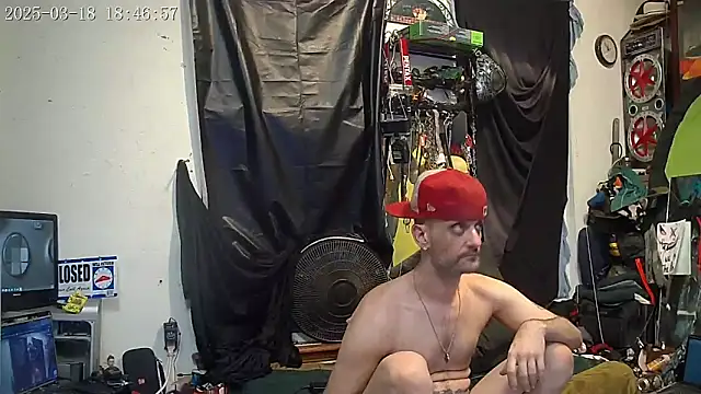 Snapshot of slinginbigD chatting on March 19, 2025, 12:48 am slinginbigD online show from March 19, 2025, 12:48 am