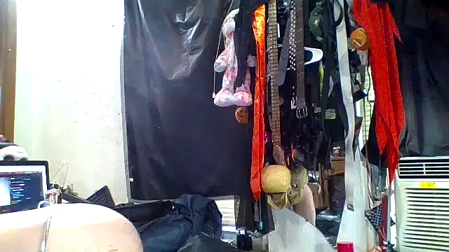 Snapshot of slinginbigD chatting on October 9, 2025, 5:44 pm slinginbigD online show from October 9, 2025, 5:44 pm