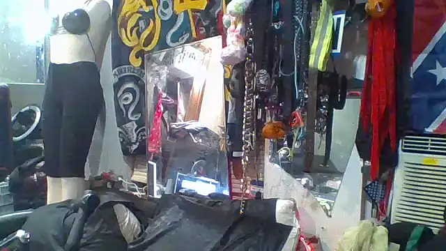 Snapshot of slinginbigD chatting on November 2, 2025, 4:04 am slinginbigD online show from November 2, 2025, 4:04 am