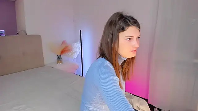 Laura Leee online show from February 11, 2025, 6:19 am