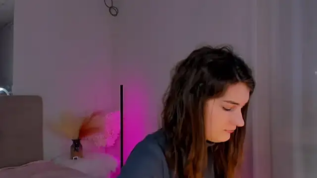 Laura Leee online show from February 27, 2025, 6:29 am