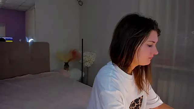 Laura Leee online show from March 11, 2025, 6:32 am