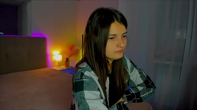 Laura Leee online show from September 26, 2025, 5:33 am