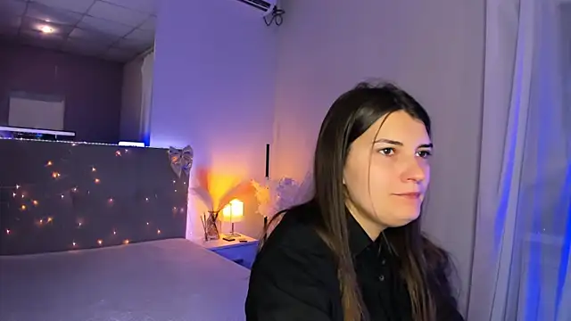 Laura Leee online show from July 8, 2026, 5:01 am