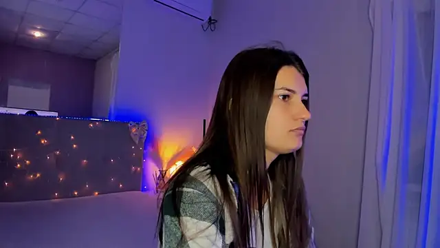 Laura Leee online show from July 11, 2026, 5:21 am