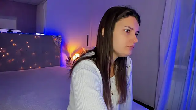 Laura Leee online show from July 12, 2026, 4:58 am